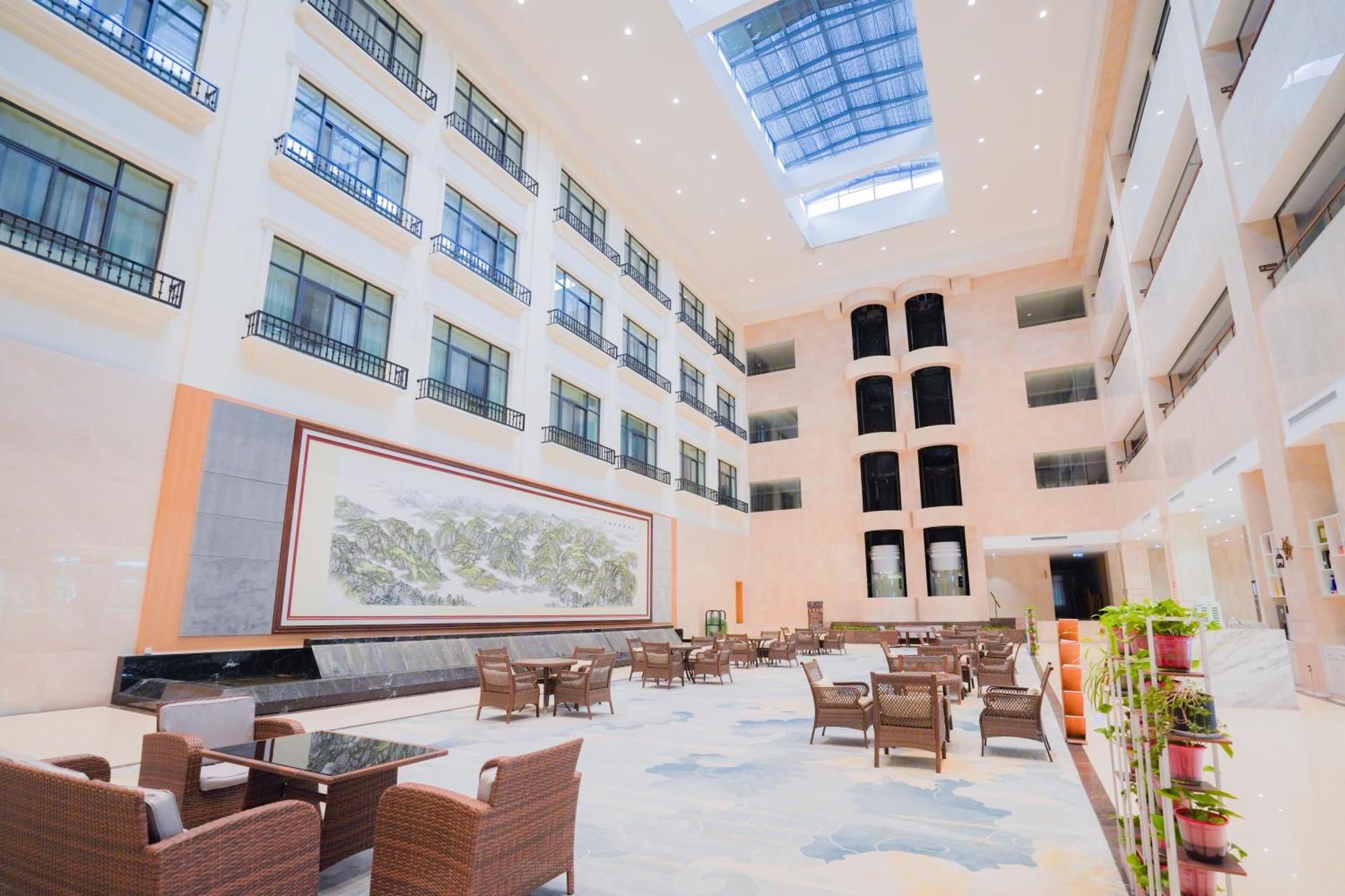 Huashan Xinghe International Hotel Huayin Bagian luar foto